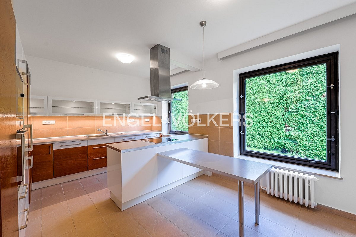 Pronájem domu 417 m² s pozemkem 1 000 m² – fotografie 4