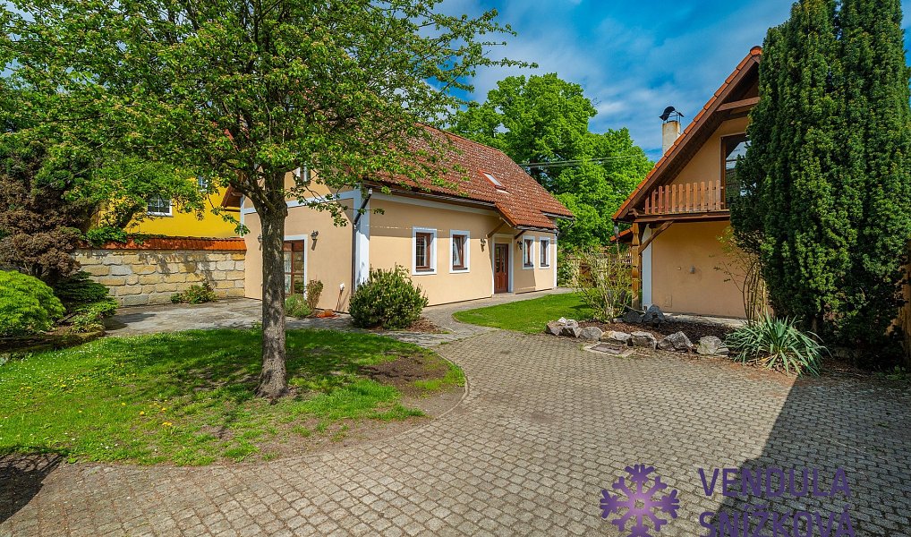 Prodej domu 180 m² s pozemkem 889 m², Bělá pod Bezdězem – náhled fotky 2
