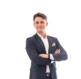 Makléř David Gablas