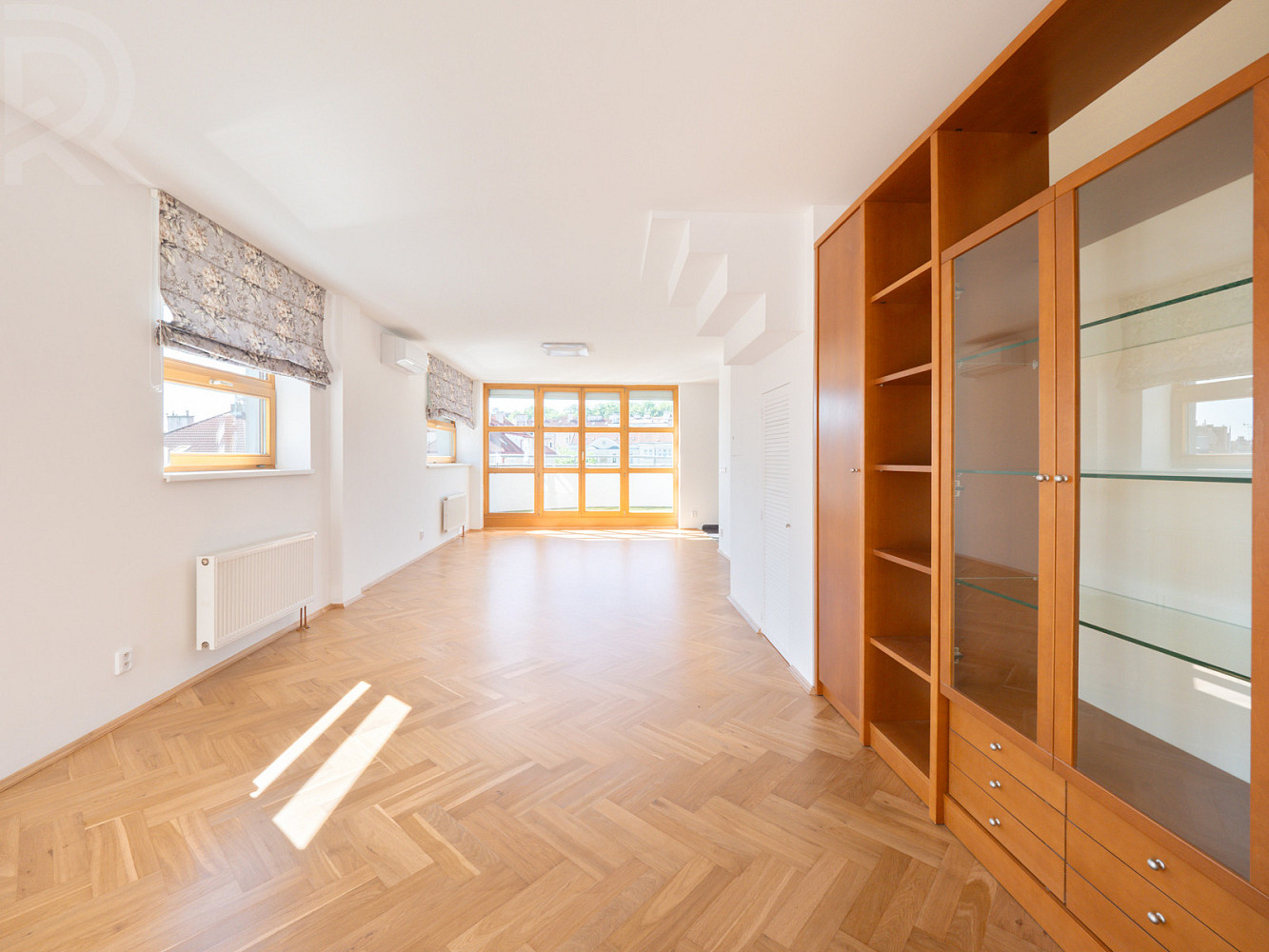 Pronájem bytu 4+kk 155 m² — photo 2