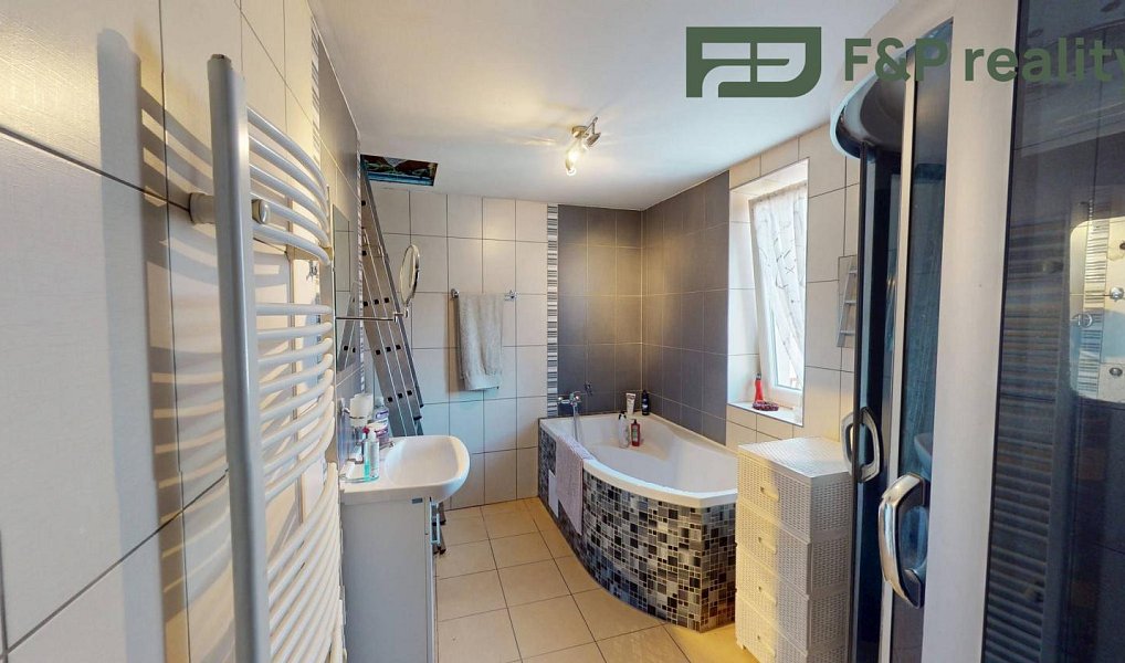 Prodej domu 215 m² s pozemkem 300 m², Žleby – náhled fotky 7