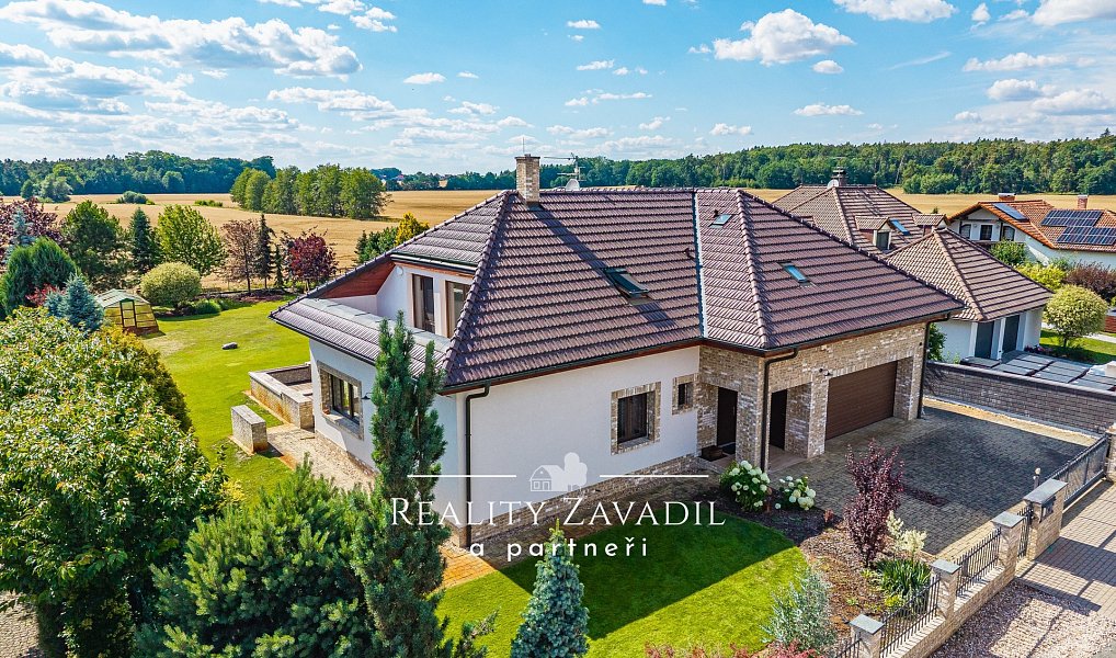 Prodej domu 475 m² s pozemkem 1 627 m², Ráby – náhled fotky 2