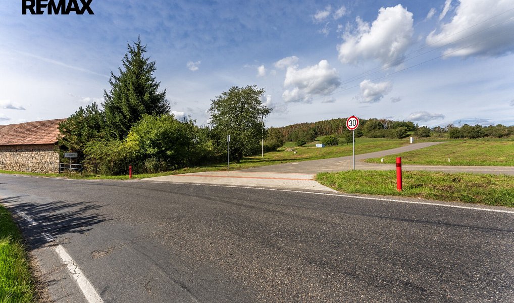 Prodej stavebního pozemku 1 183 m², Obory – náhled fotky 14