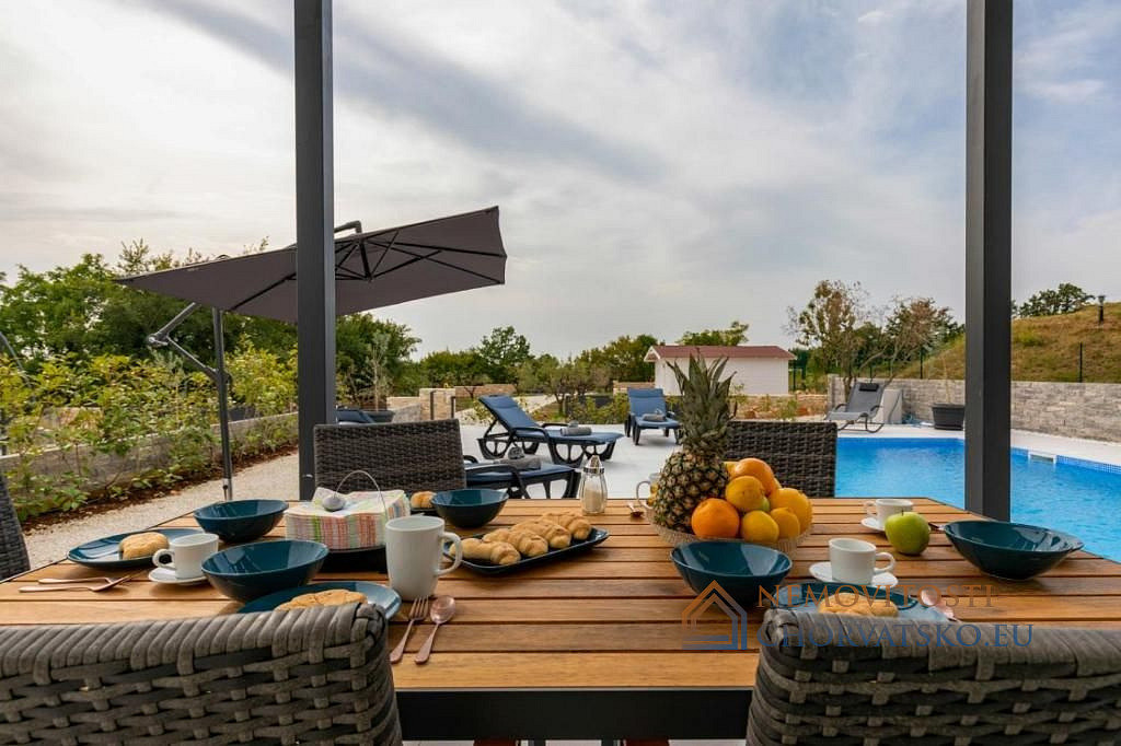 Prodej domu 132 m² s pozemkem 999 m² - Vista 4
