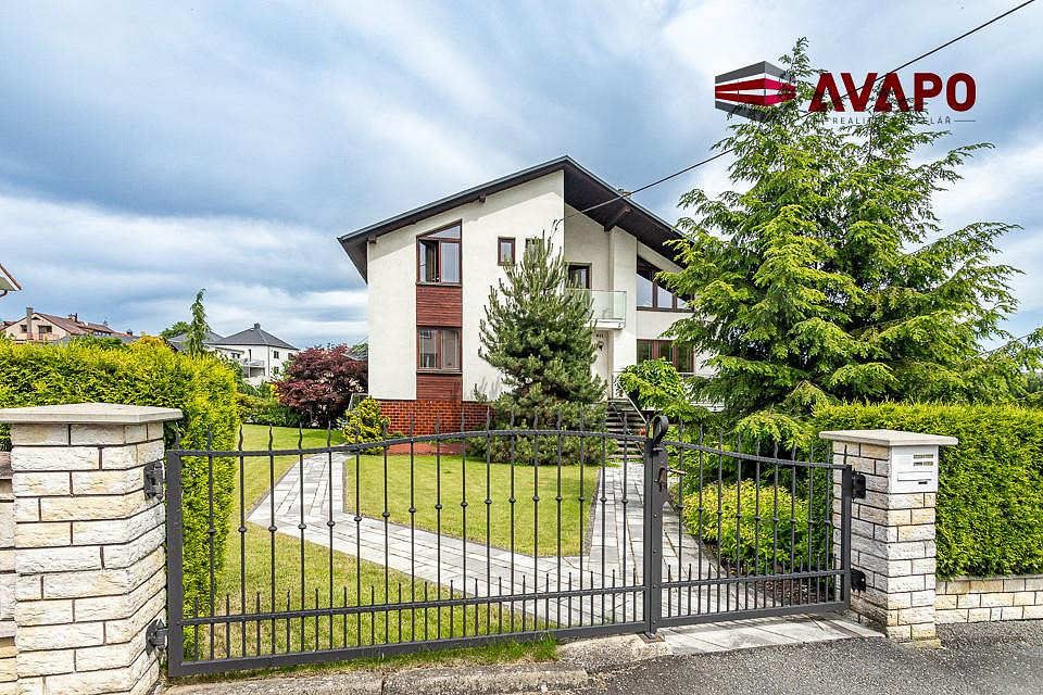 Prodej domu 260 m² s pozemkem 1 095 m² — photo 2