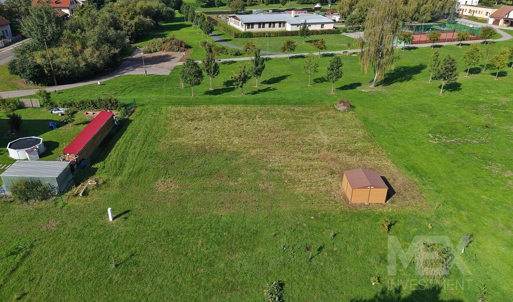 Prodej stavebního pozemku 999 m², Sadová – náhled fotky 2