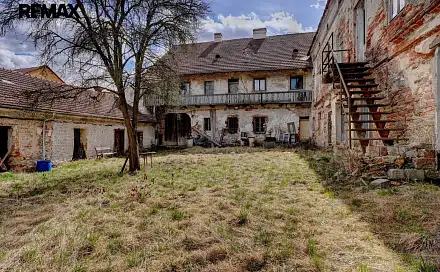 Prodej domu 1 200 m² s pozemkem 2 155 m², Josefa Uhra, Lomnice, okres Brno-venkov
