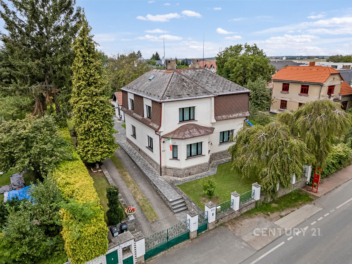 Prodej domu 215 m² s pozemkem 1 960 m²