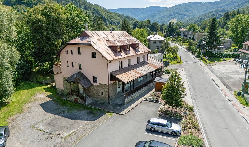 Prodej ubytovacího objektu 802 m², Řeka – fotka 1 z 60