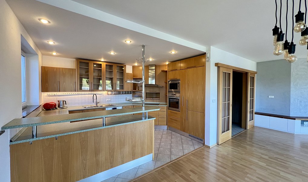 Prodej bytu 6+kk 167 m², Praha – náhled fotky 2