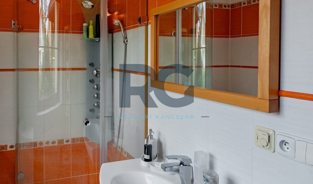 Prodej domu 226 m² s pozemkem 1 089 m², Písek – náhled fotky 14