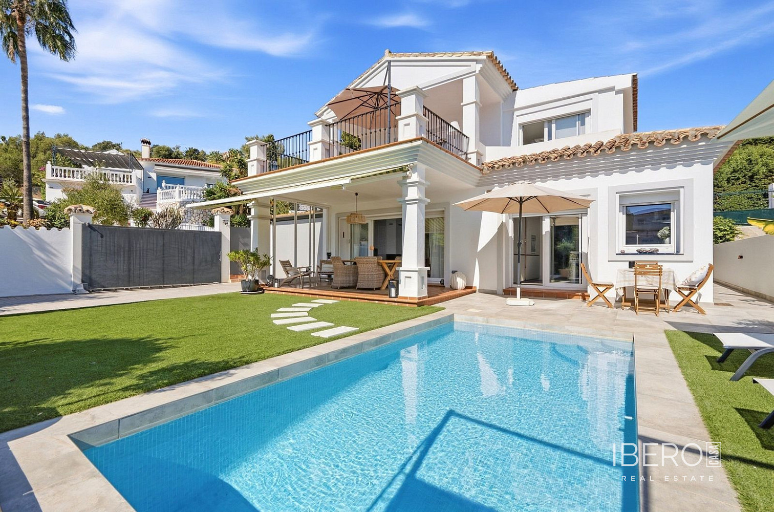 Prodej domu 211 m² s pozemkem 527 m²