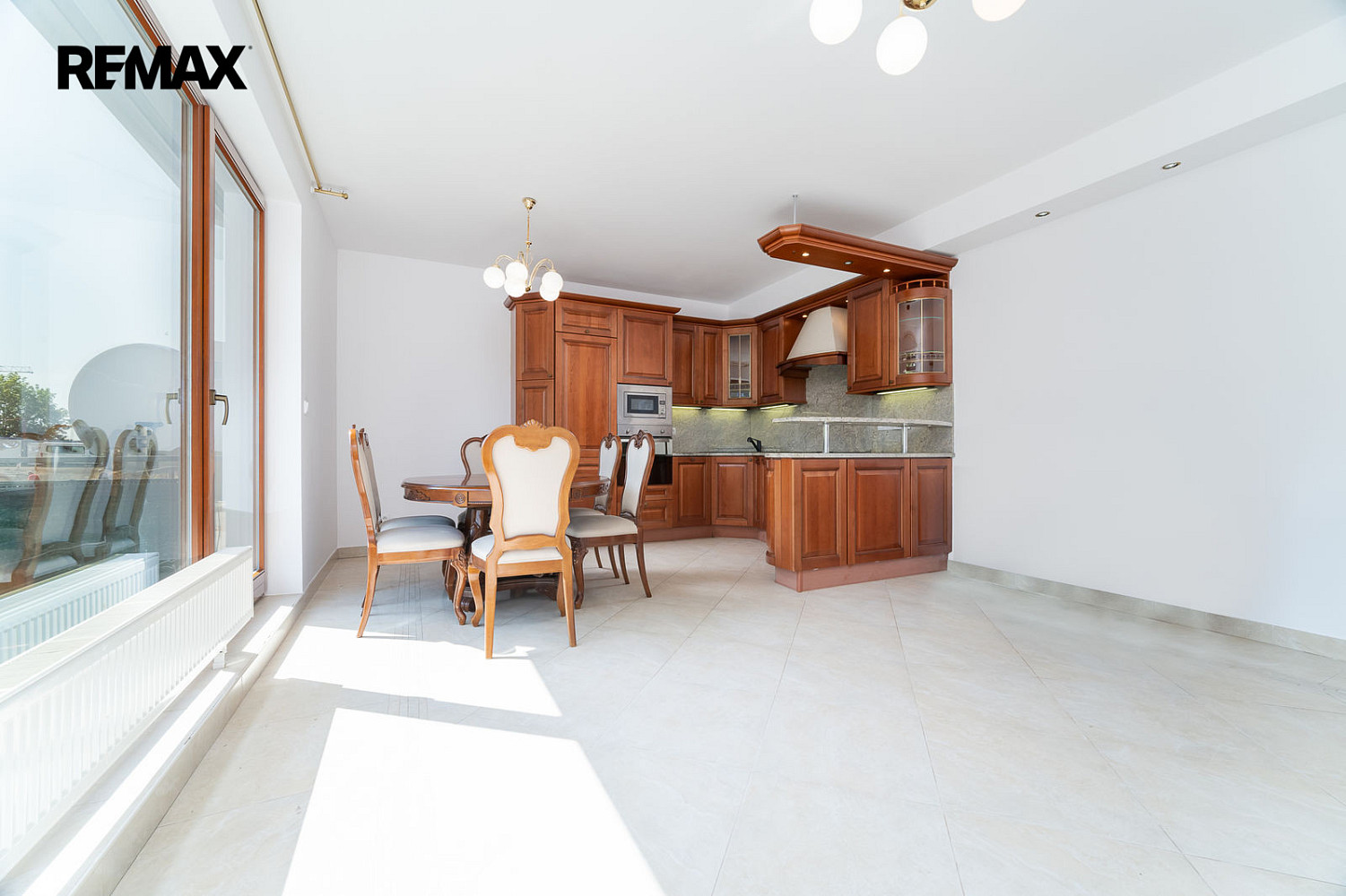 Pronájem bytu 3+kk 75 m² — photo 2