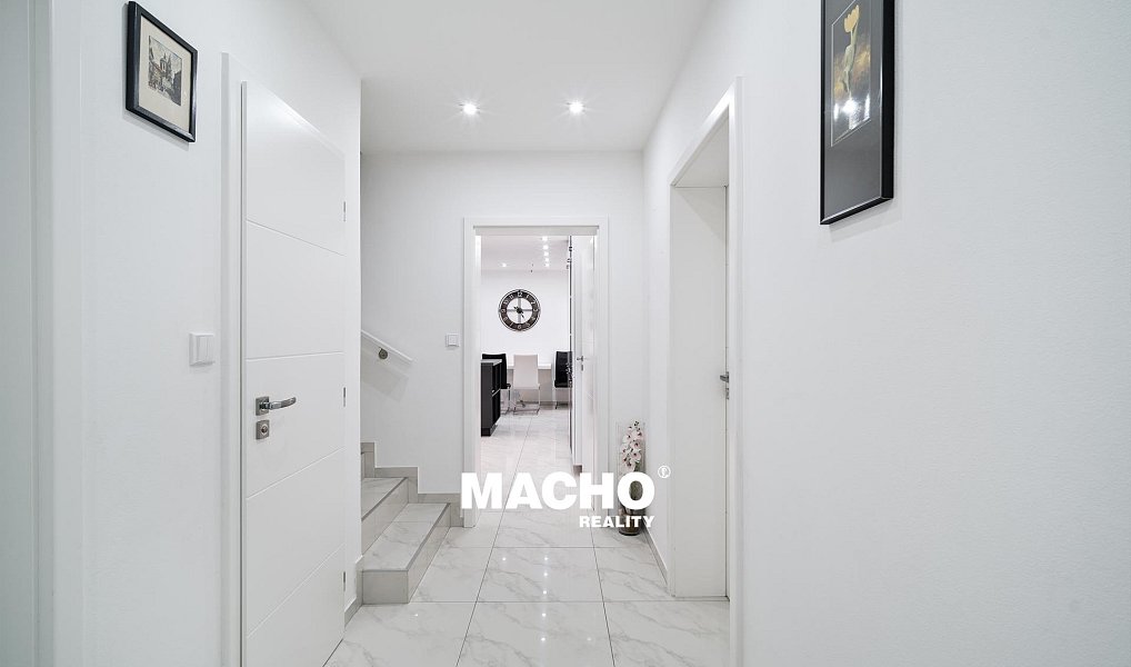 Prodej domu 220 m² s pozemkem 2 014 m², Soběslav – náhled fotky 4