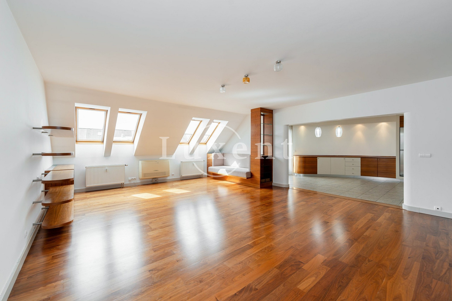 Pronájem bytu 4+1 294 m² — photo 2