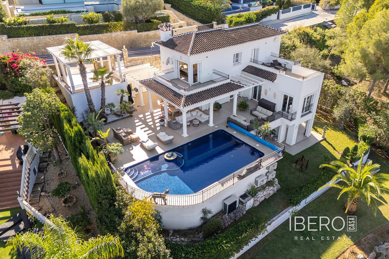 Prodej domu 332 m² s pozemkem 1 000 m²