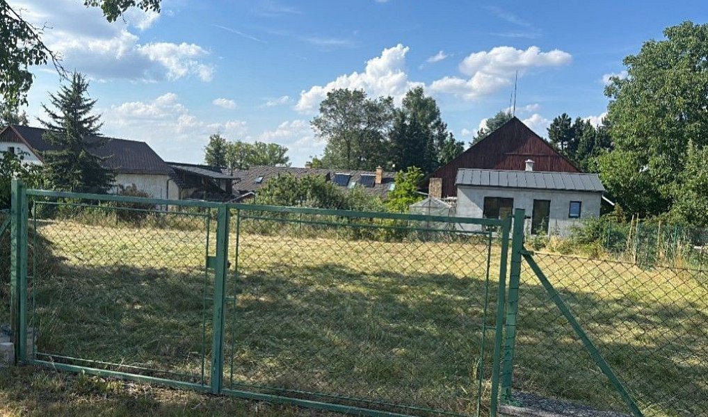 Pronájem zahrady 656 m², Zavidov – náhled fotky 3