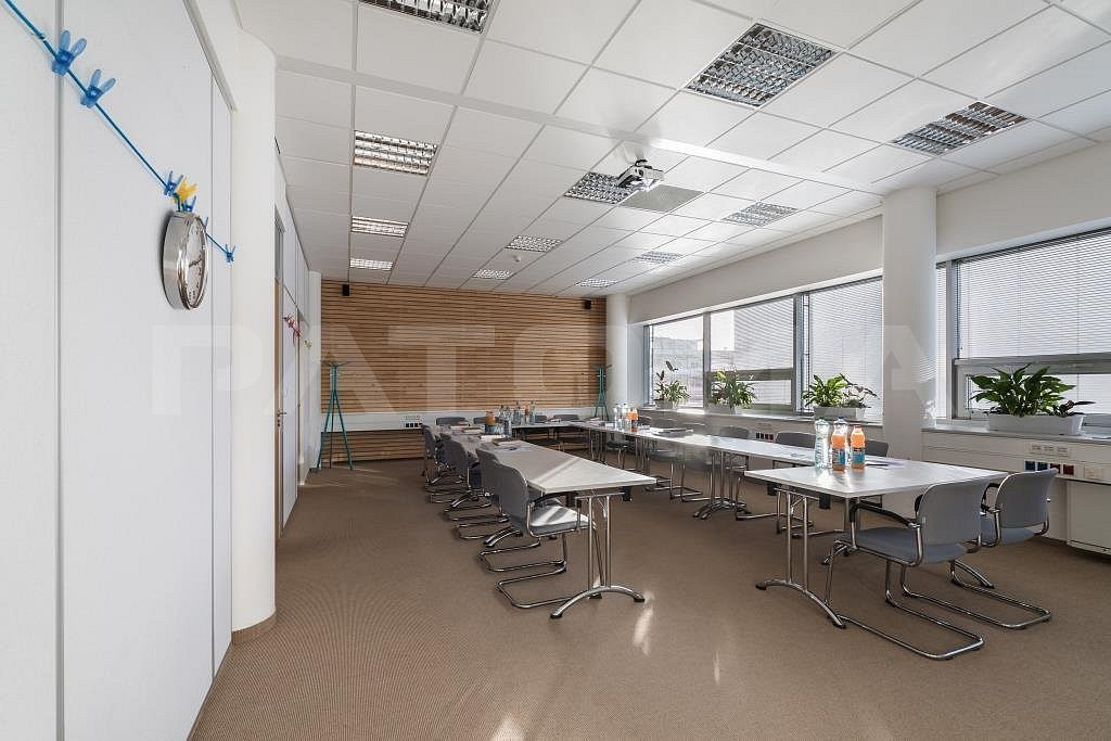 Pronájem kanceláře 622 m² – fotografie 2