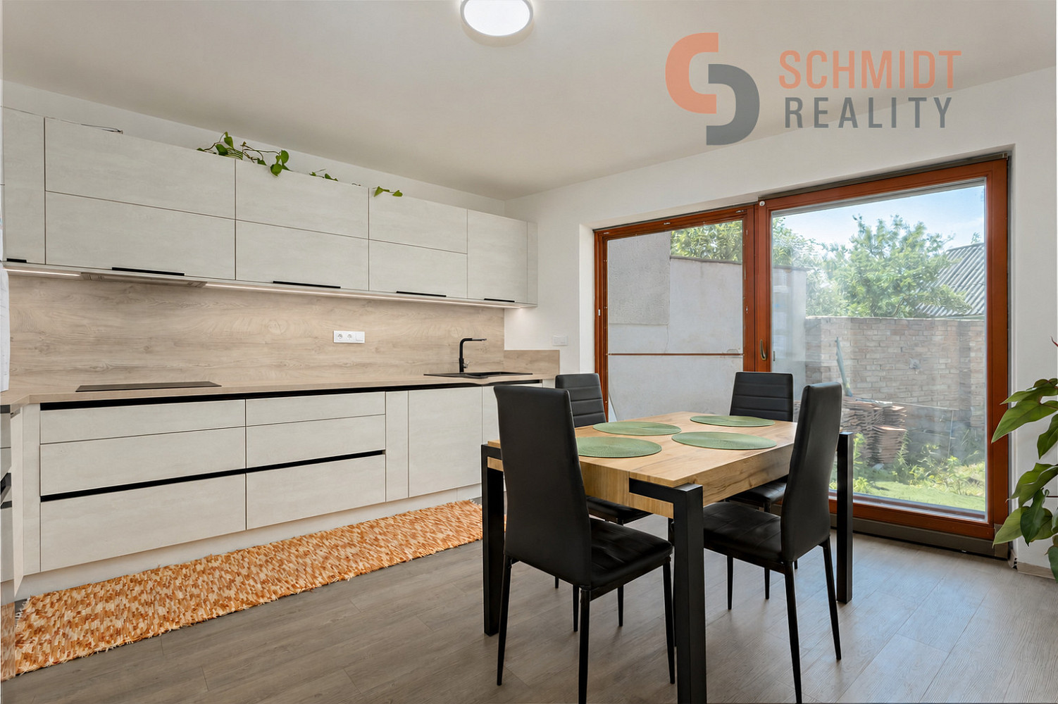 Pronájem domu 100 m² s pozemkem 300 m²