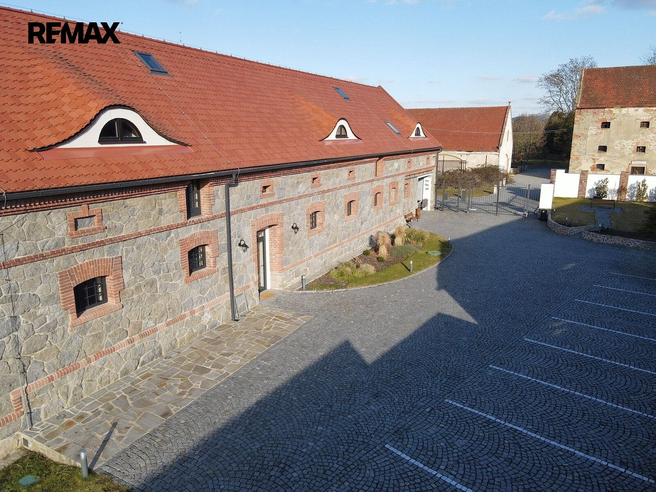 Pronájem komerčního objektu (jiného typu) 258 m² – fotografie 5