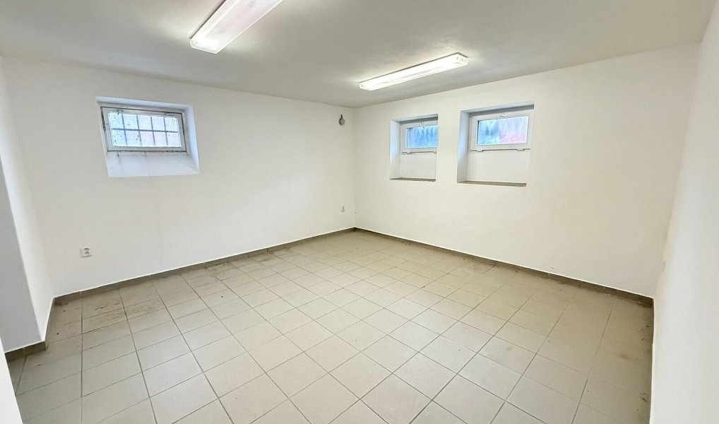 Prodej obchodních prostor 65 m², Vsetín – náhled fotky 11
