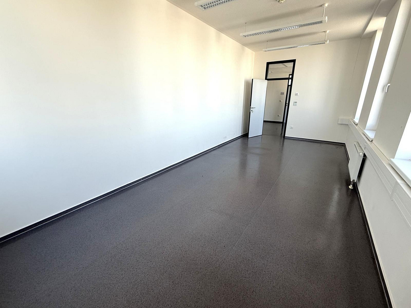 Pronájem kanceláře 23 m² — photo 5