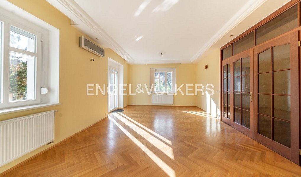 Pronájem domu 560 m² s pozemkem 700 m², Praha – náhled fotky 2