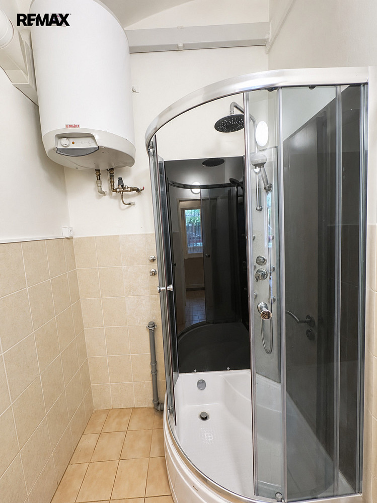 Pronájem kanceláře 62 m² – fotografie 3