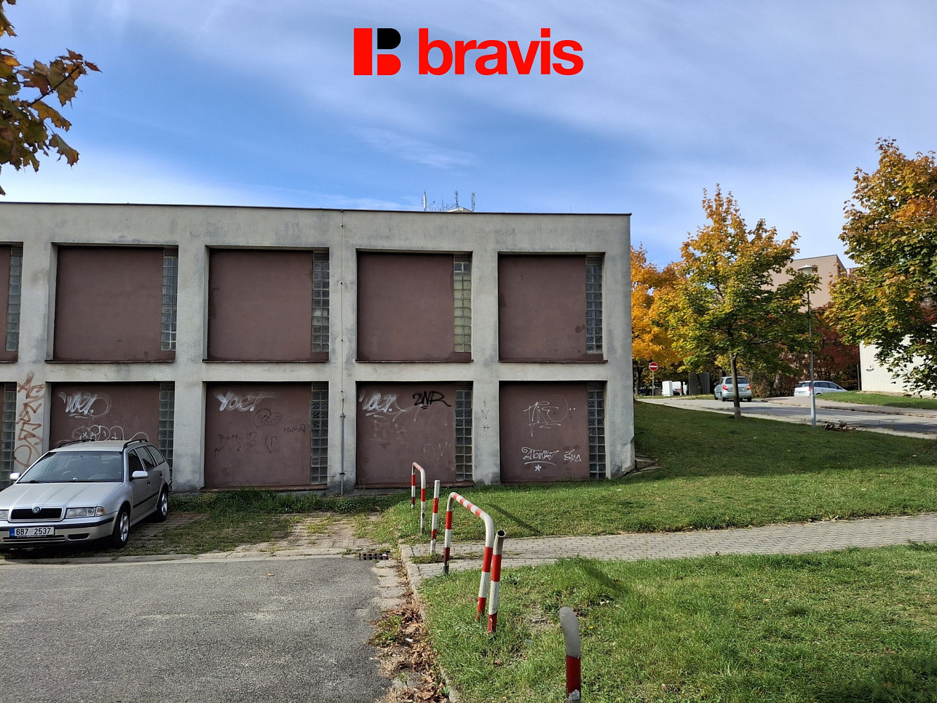 Prodej prostorné garáže 20 m2, elektřina zavedená, brno - vinohrady, ul. žarošická. — photo 2