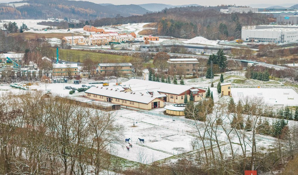 Unikátní prodej jezdeckých stájí u Prahy, Nučice – náhled fotky 4