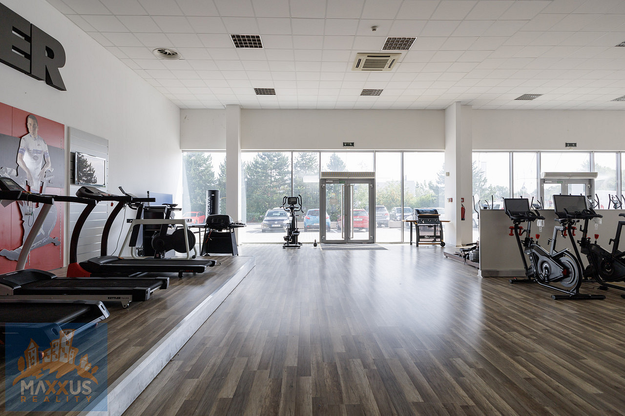 Pronájem obchodních prostor 490 m² – fotografie 2