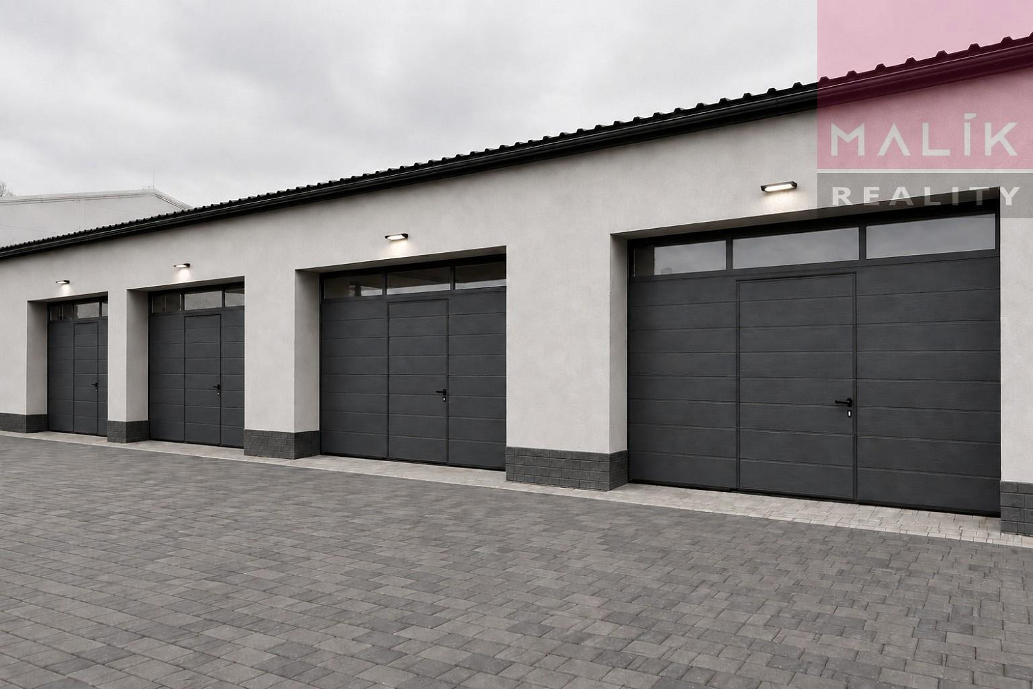 Pronájem skladovacích prostor 323 m²