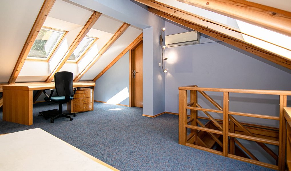 Prodej domu 560 m² s pozemkem 2 497 m², Černošice – náhled fotky 25