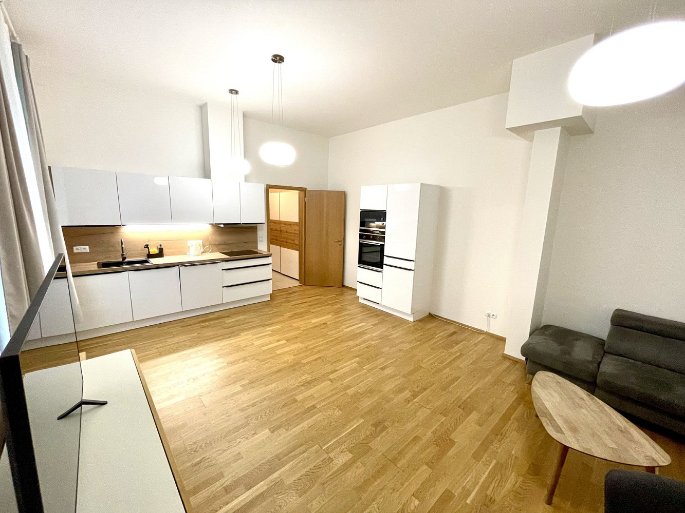 Pronájem bytu 2+kk 62 m² – fotografie 3