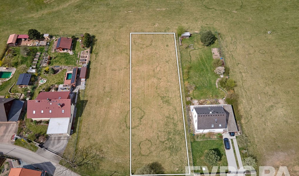 Prodej stavebního pozemku 1 601 m², Býšť – náhled fotky 2