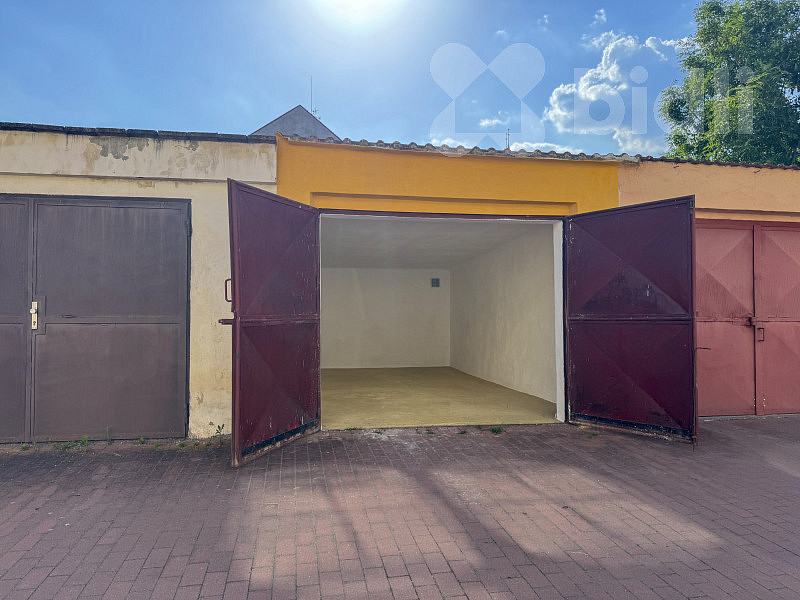 Prodej zděné garáže po rekonstrukci - centrum Litoměřic – fotografie 5