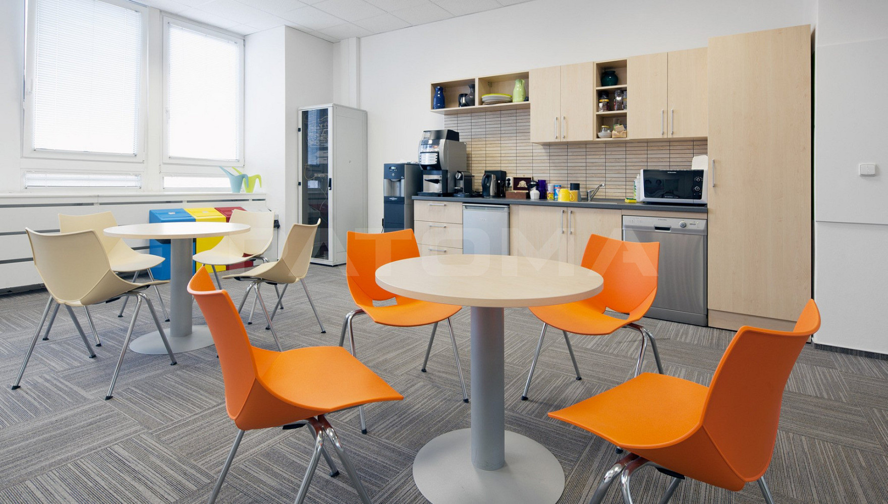 Pronájem kanceláře 658 m² – fotografie 4
