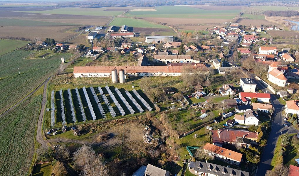 Prodej ubytovacího objektu 350 m², Čachovice – náhled fotky 3