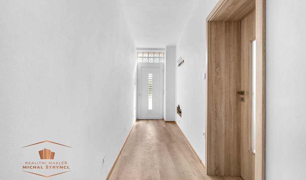 Prodej domu 200 m² s pozemkem 1 044 m², Újezd – náhled fotky 18