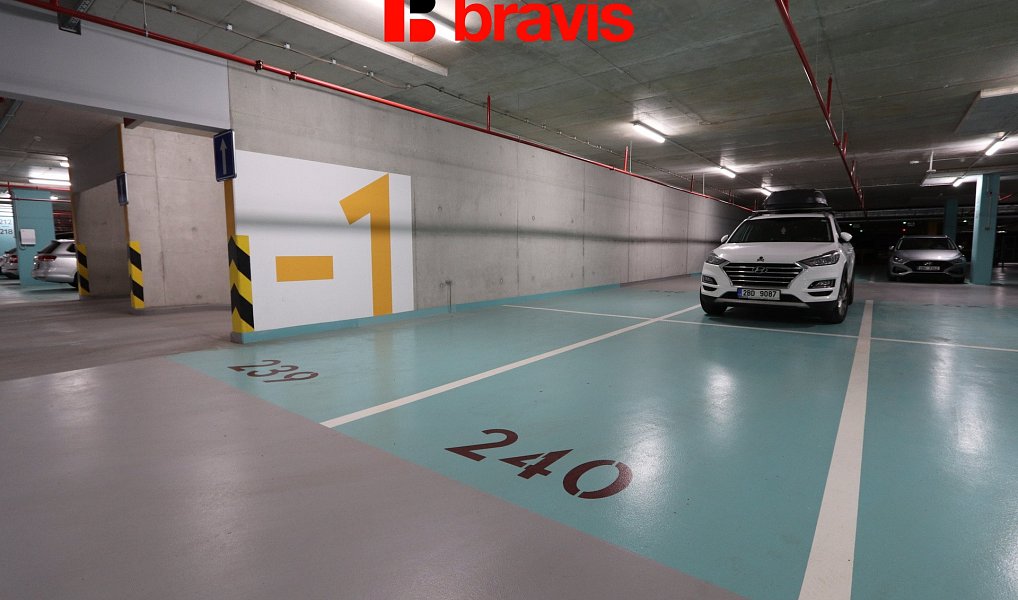 Pronájem garážové stání, Palác Trnitá, blízko office park Vlněna, volné ihned, 8 garážových stání k, Brno – náhled fotky 3