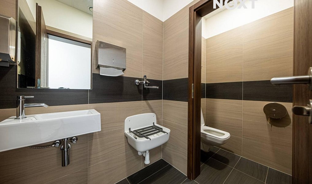 Prodej obchodních prostor 200 m², Pardubice – náhled fotky 26