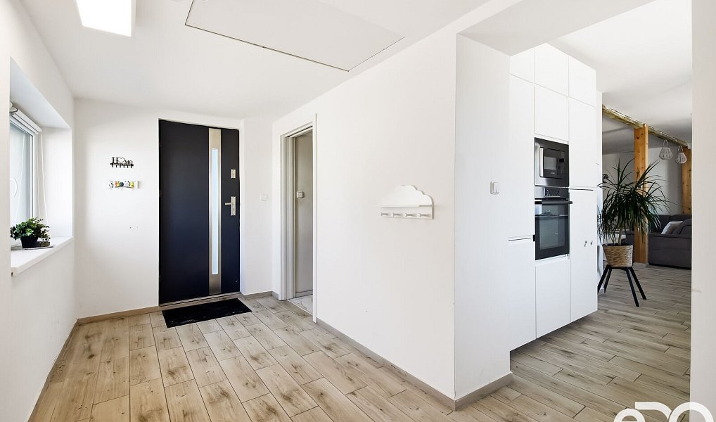 Prodej domu 213 m² s pozemkem 366 m², Dobrovice – náhled fotky 11