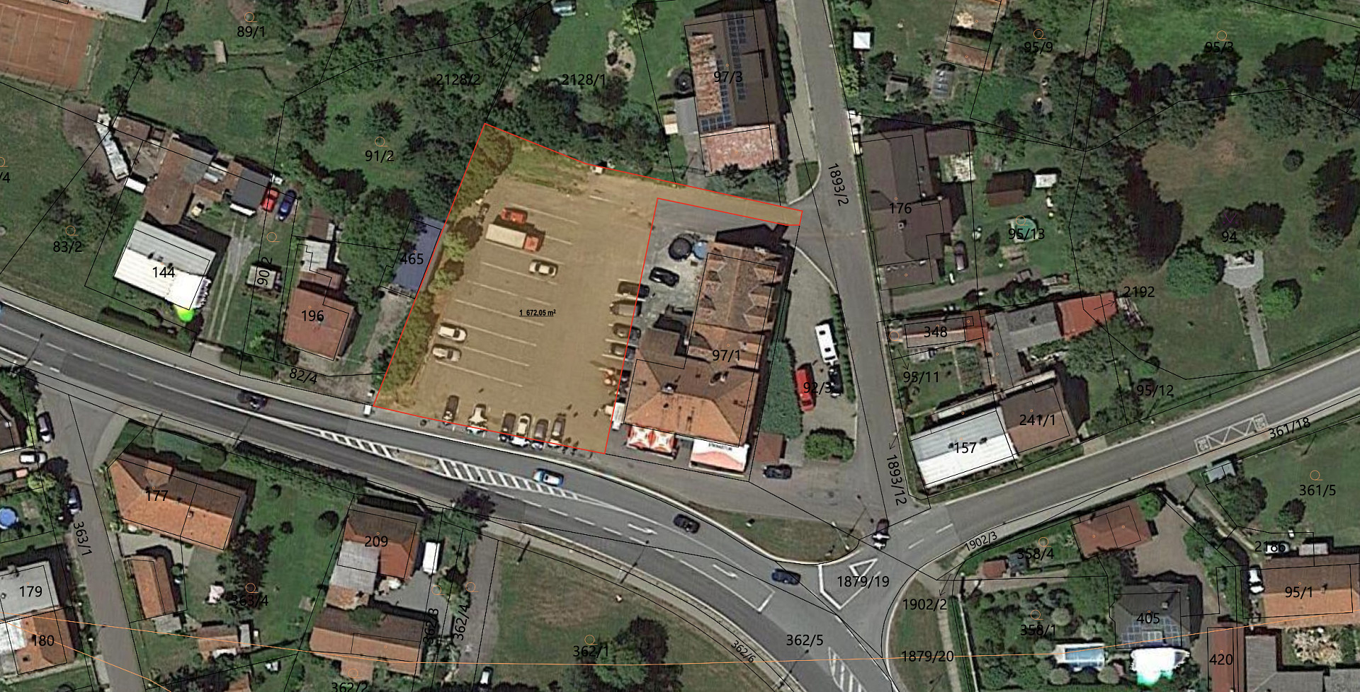Prodej komerčního pozemku 1 672 m²