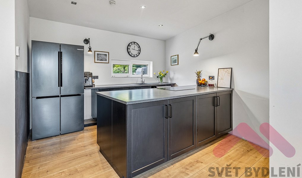 Prodej domu 300 m² s pozemkem 1 066 m², Tehov – náhled fotky 4