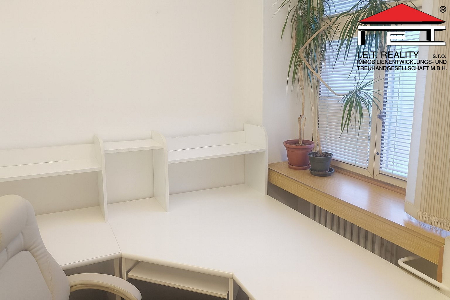 Pronájem kanceláře 23 m² — photo 2