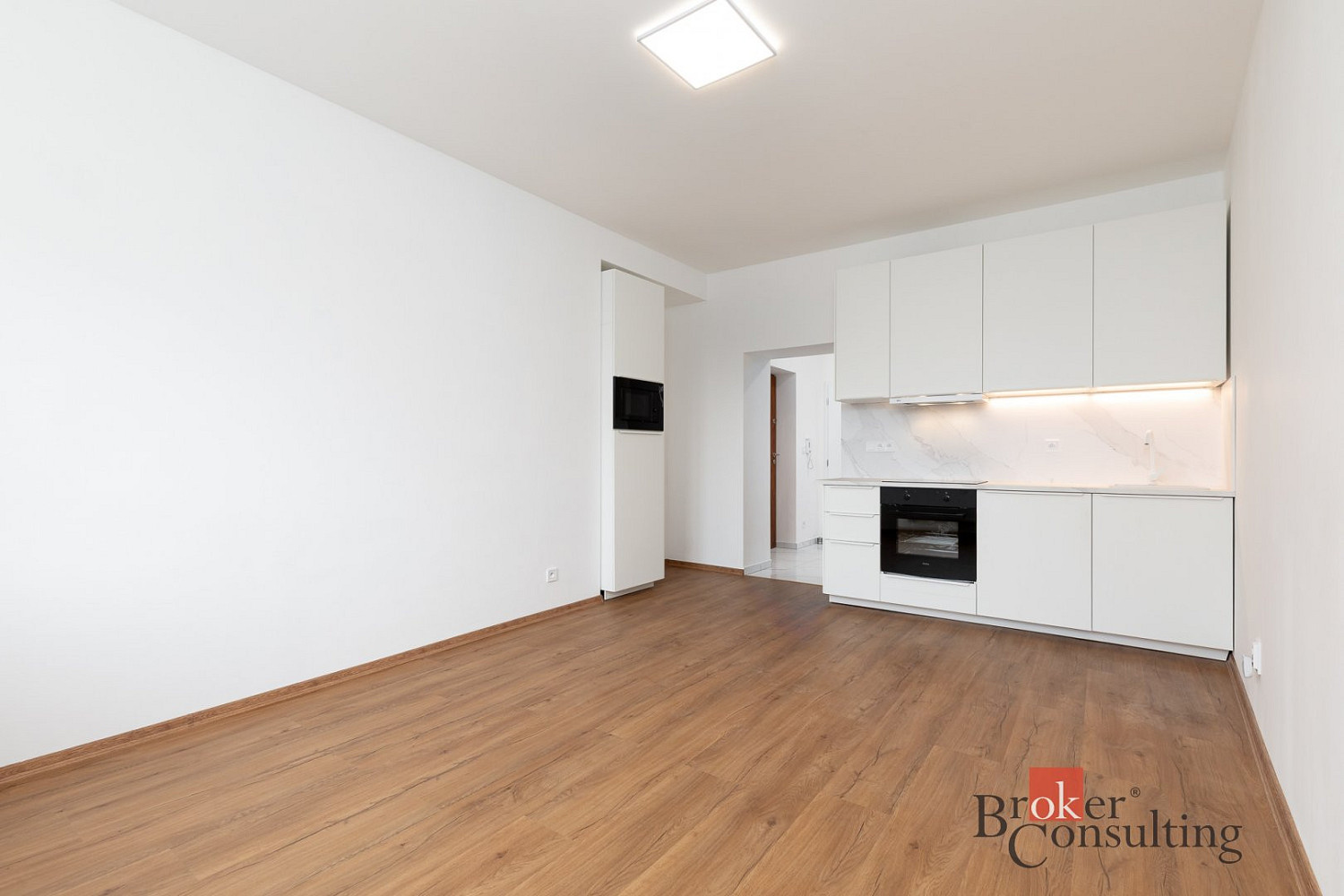 Pronájem bytu 2+kk 41 m² – pohled 2