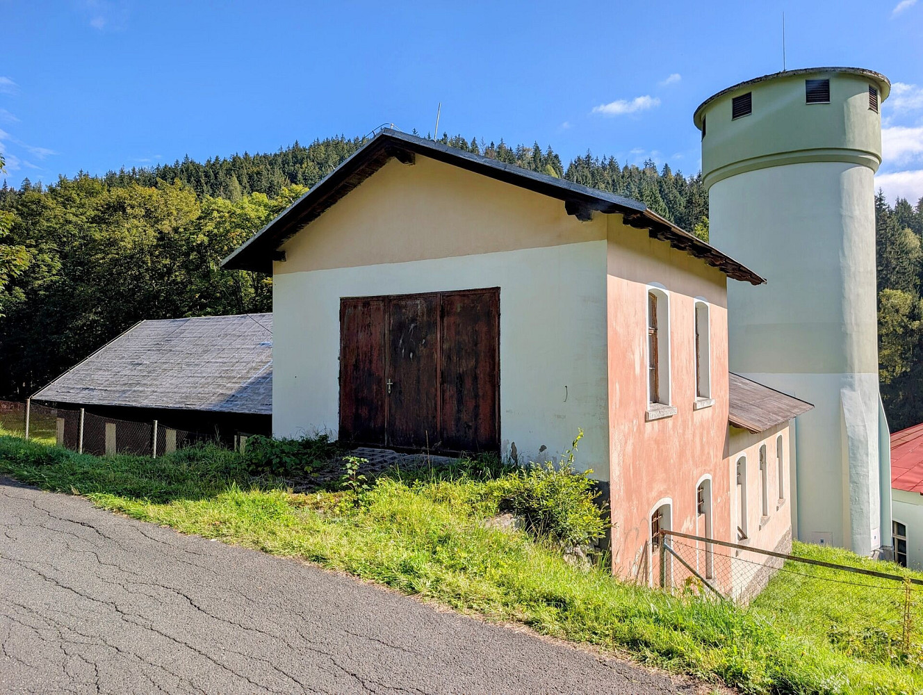 Skladovací prostor - garáž v Kořenově