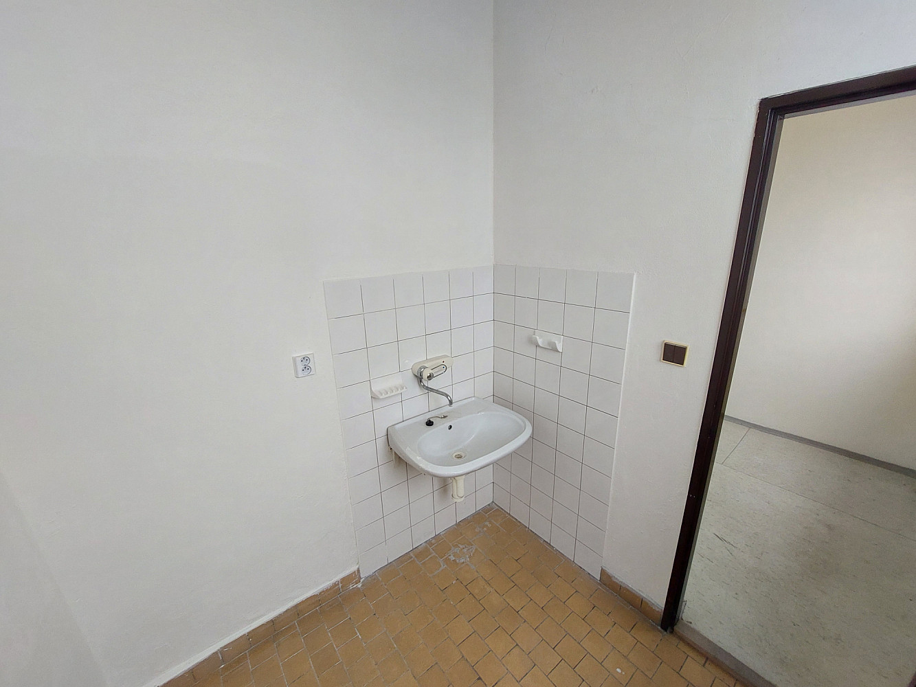 Pronájem kanceláře 16 m² – fotografie 5