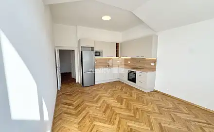 Pronájem bytu 3+kk 82 m²