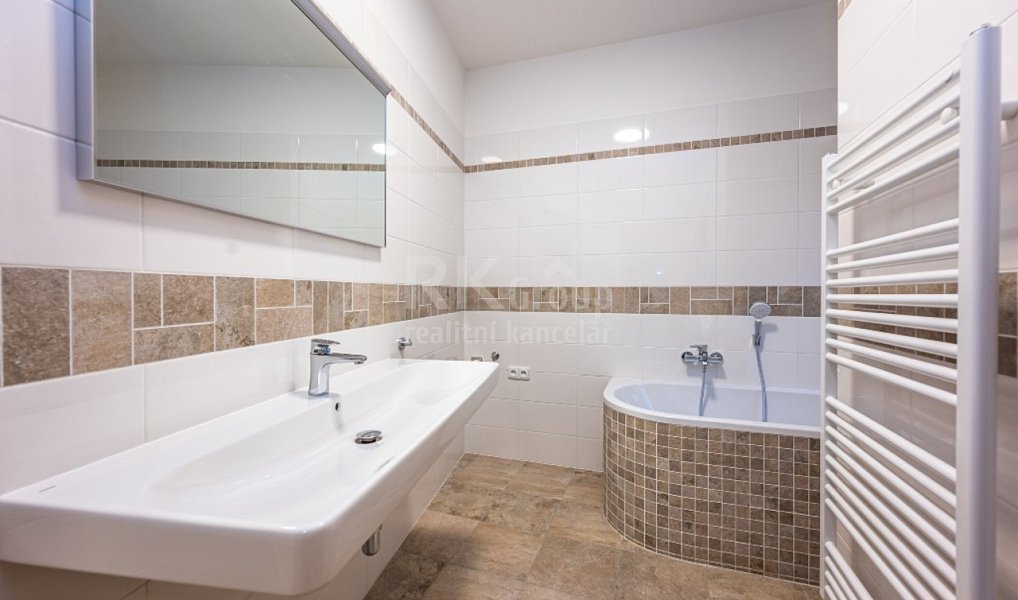Pronájem bytu 3+kk 62 m², Slaný – náhled fotky 2